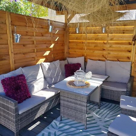 Superbe Grand Studio Tout Confort Avec Exterieur Poussan Exterior photo