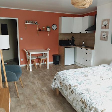 Superbe Grand Studio Tout Confort Avec Exterieur Poussan Exterior photo