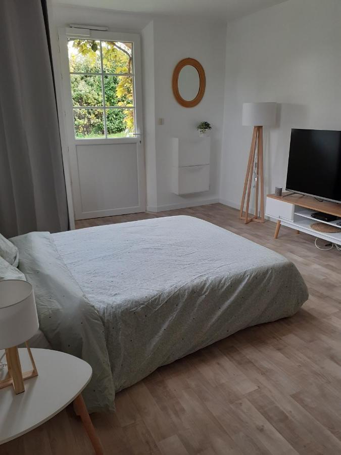 Superbe Grand Studio Tout Confort Avec Exterieur Poussan Exterior photo
