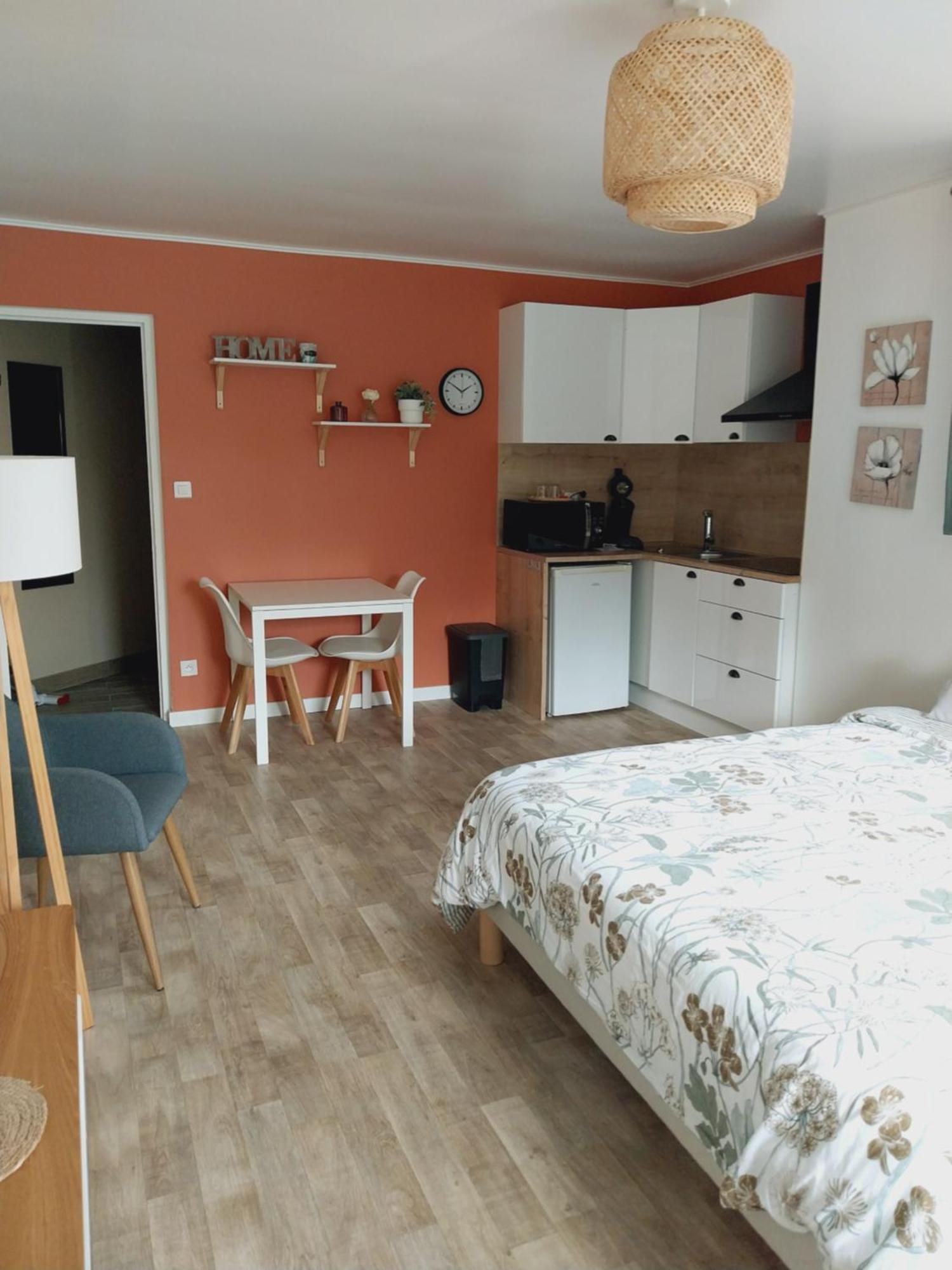 Superbe Grand Studio Tout Confort Avec Exterieur Poussan Exterior photo