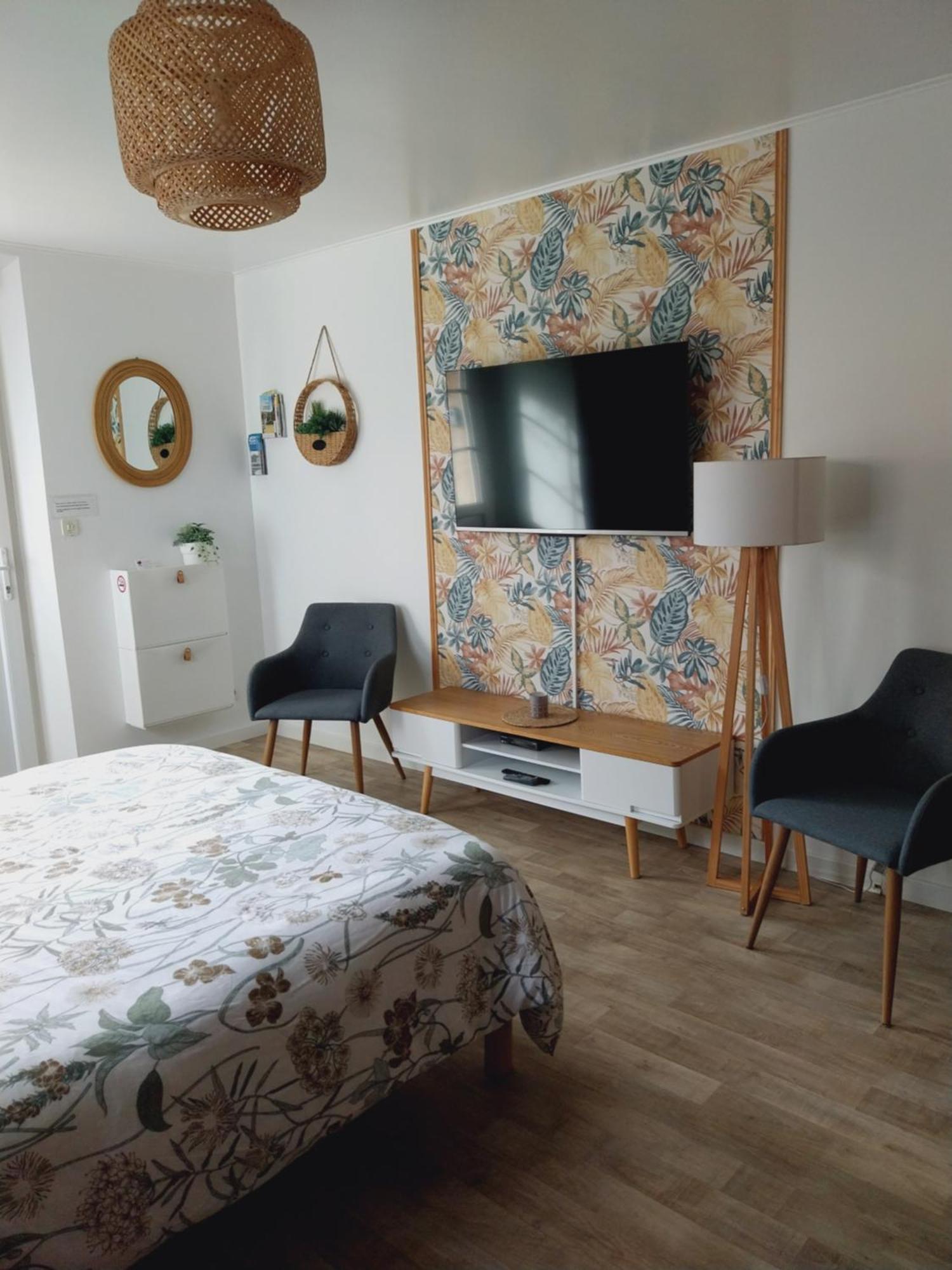 Superbe Grand Studio Tout Confort Avec Exterieur Poussan Exterior photo